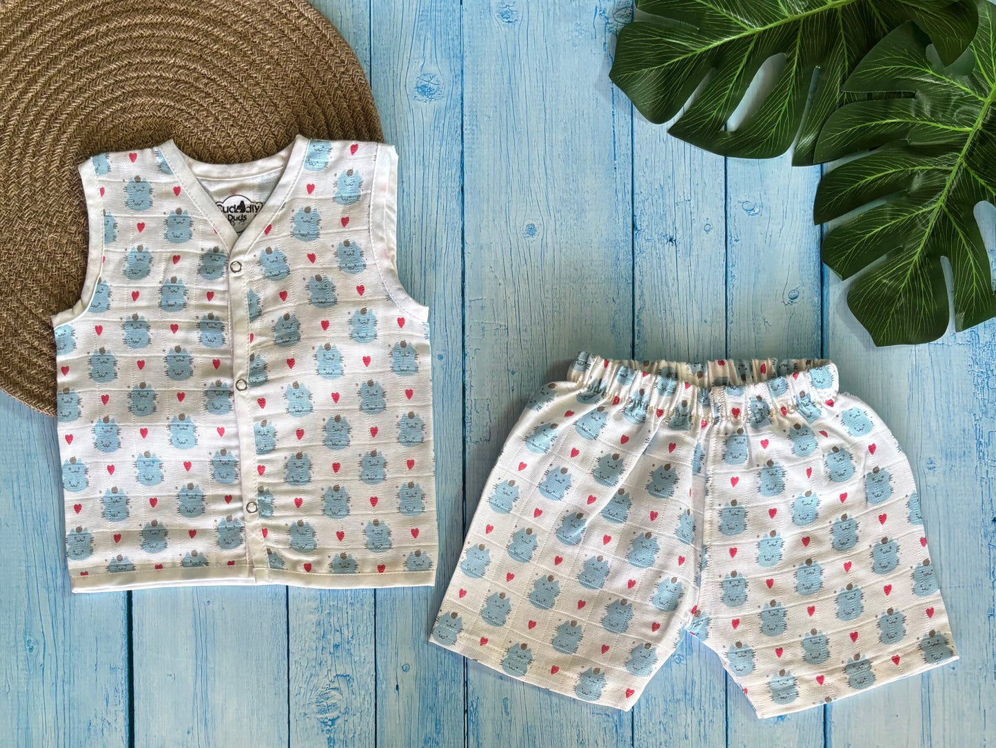 Organic muslin jabla and shorts set for newborns and toddlers
