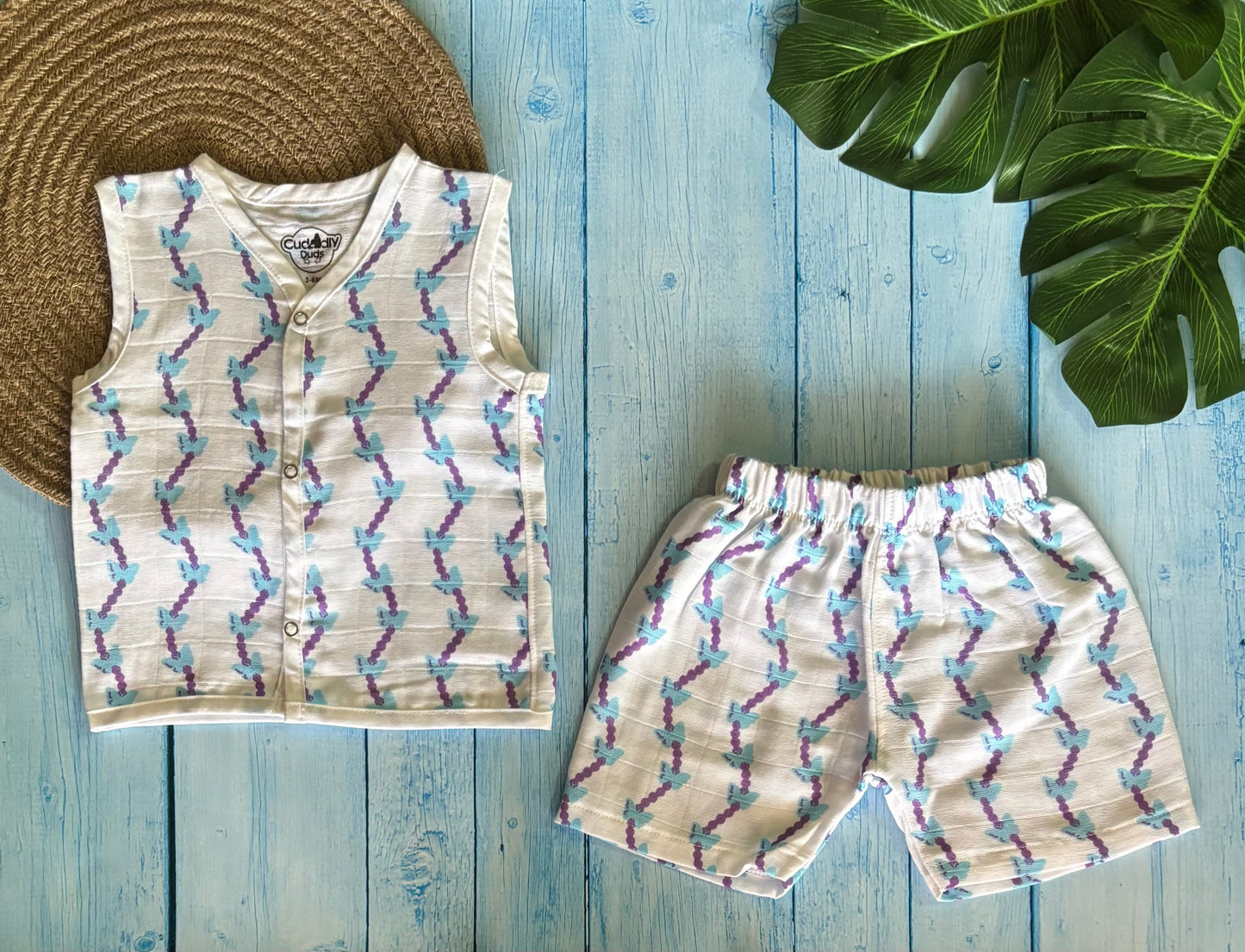 Organic muslin jabla and shorts set for newborns and toddlers