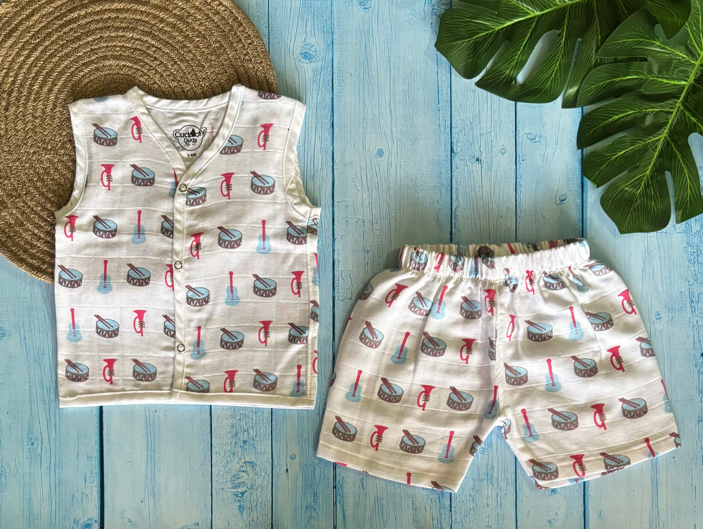 Organic muslin jabla and shorts set for newborns and toddlers 